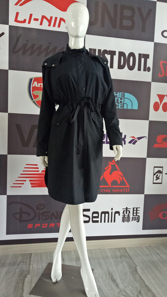 女士黑色外套